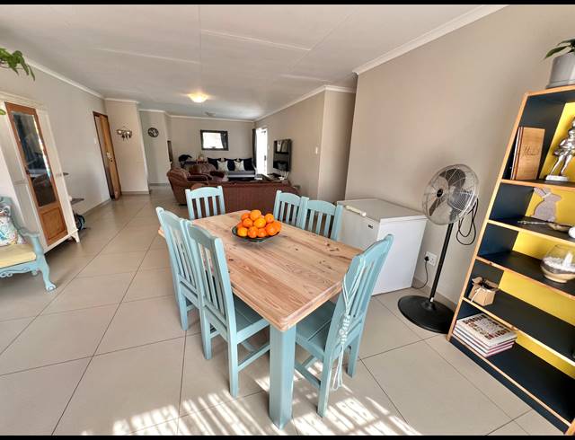 3 BEDROOM TOWNHOUSE FOR SALE IN JEFFREYS BAY CENTRAL